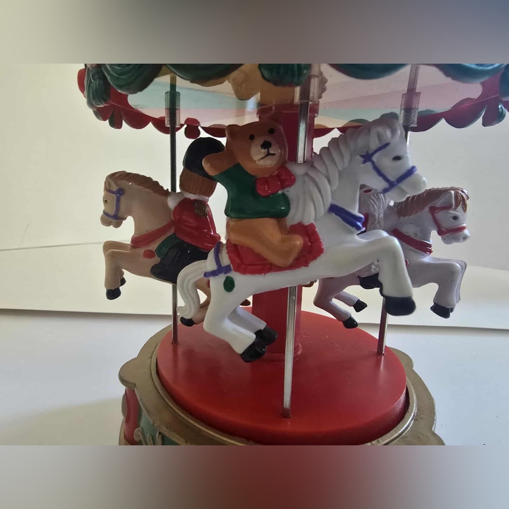 Christmas Electronic Carousel Lights & Music Plays 12 Melodies In Harmony Turns - Picture 2 of 5